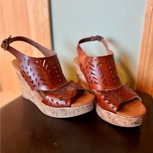 Maurice’s wedge style heel